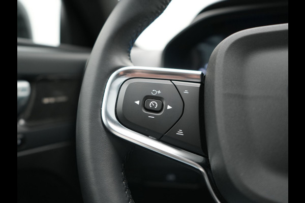 Volvo XC40 Ultimate Recharge Pure 69 kWh 231pk Dealer O.H. | Trekhaak Af Fabriek | Panodak | Adaptive Cruise | 360 Camera | Harman / Kardon | Sportstoelen Memory & Verwarmd | Warmtepomp | Keyless | Blis | Stuur Verwarmd | Google Assistent | DAB |