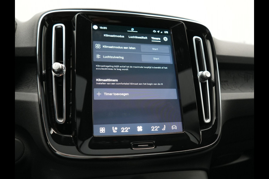 Volvo XC40 Ultimate Recharge Pure 69 kWh 231pk Dealer O.H. | Trekhaak Af Fabriek | Panodak | Adaptive Cruise | 360 Camera | Harman / Kardon | Sportstoelen Memory & Verwarmd | Warmtepomp | Keyless | Blis | Stuur Verwarmd | Google Assistent | DAB |