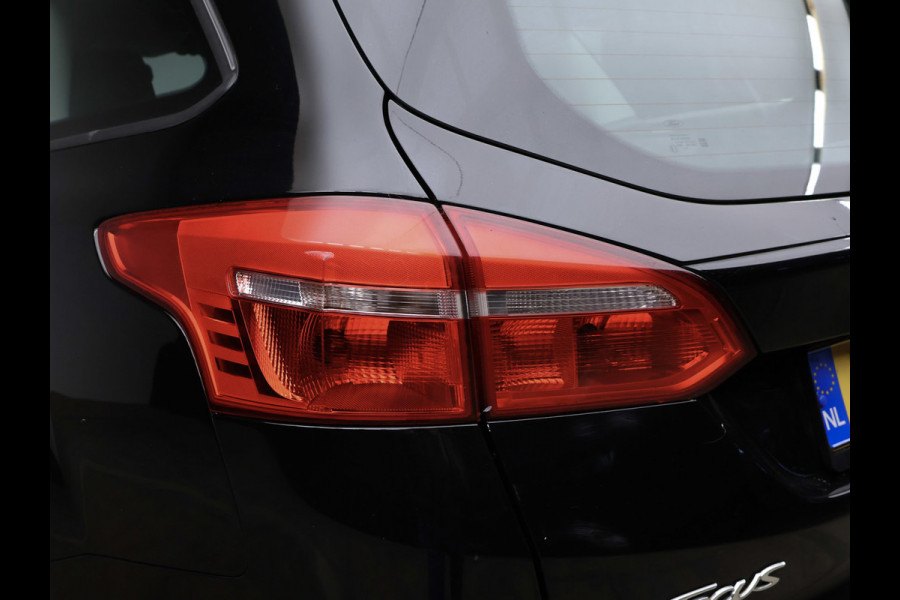 Ford FOCUS Wagon 1.0 Sport Black Edition (APPLE CARPLAY,NAVI,CRUISE,SPORTSTOELEN,LM VELGEN,PDC,GETINT,NETTESTAAT)