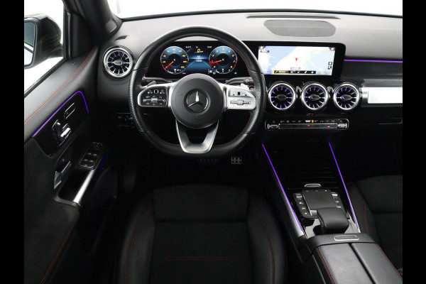 Mercedes-Benz GLB 200 Business Solution AMG 7p. | Panoramadak | Elec. Trekhaak | Half Leder | Memory | Sfeerverlichting | Stoelverwarming | Camera | Park assist |