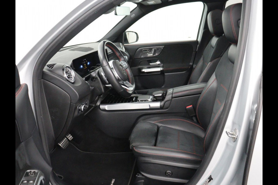 Mercedes-Benz GLB 200 Business Solution AMG 7p. | Panoramadak | Elec. Trekhaak | Half Leder | Memory | Sfeerverlichting | Stoelverwarming | Camera | Park assist |