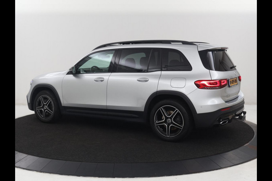 Mercedes-Benz GLB 200 Business Solution AMG 7p. | Panoramadak | Elec. Trekhaak | Half Leder | Memory | Sfeerverlichting | Stoelverwarming | Camera | Park assist |