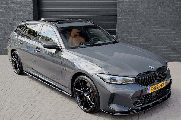BMW 3 Serie Touring 330e*M-Pakket*Dak*Trekhaak*142Dkm*Keyless*2023*Dravit Grau*INDIVIDUAL*