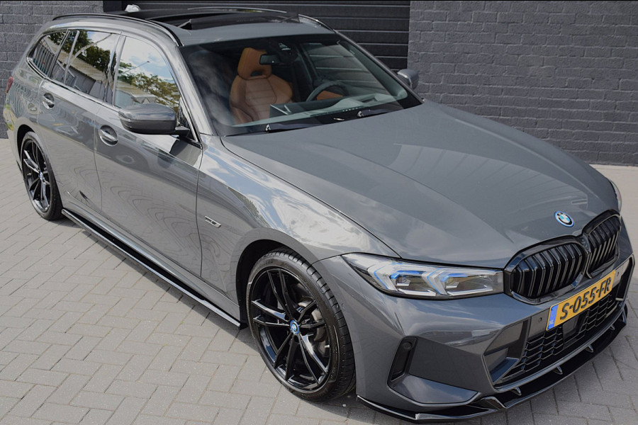 BMW 3 Serie Touring 330e*M-Pakket*Dak*Trekhaak*142Dkm*Keyless*2023*Dravit Grau*INDIVIDUAL*