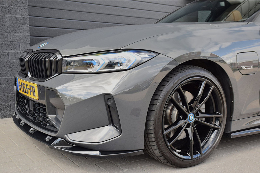 BMW 3 Serie Touring 330e*M-Pakket*Dak*Trekhaak*142Dkm*Keyless*2023*Dravit Grau*INDIVIDUAL*