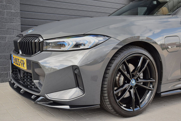 BMW 3 Serie Touring 330e*M-Pakket*Dak*Trekhaak*142Dkm*Keyless*2023*Dravit Grau*INDIVIDUAL*