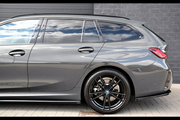 BMW 3 Serie Touring 330e*M-Pakket*Dak*Trekhaak*142Dkm*Keyless*2023*Dravit Grau*INDIVIDUAL*
