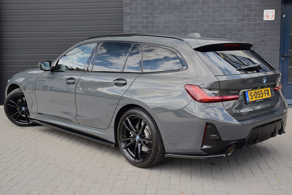 BMW 3 Serie Touring 330e*M-Pakket*Dak*Trekhaak*142Dkm*Keyless*2023*Dravit Grau*INDIVIDUAL*