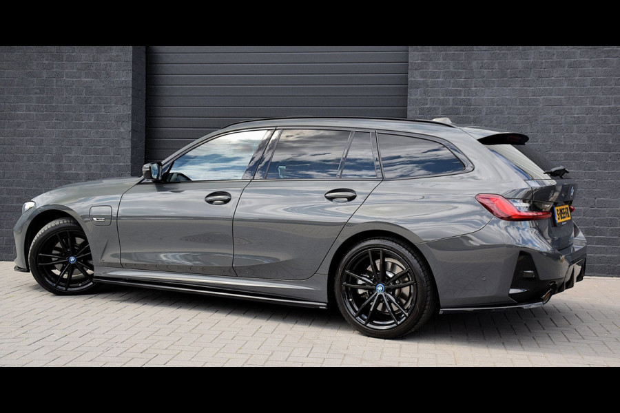 BMW 3 Serie Touring 330e*M-Pakket*Dak*Trekhaak*142Dkm*Keyless*2023*Dravit Grau*INDIVIDUAL*