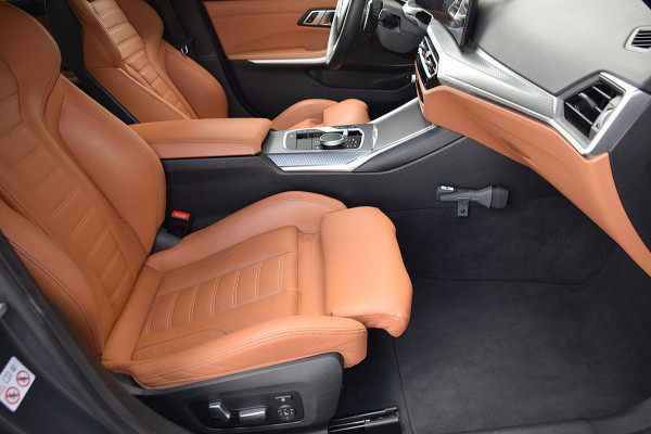 BMW 3 Serie Touring 330e*M-Pakket*Dak*Trekhaak*142Dkm*Keyless*2023*Dravit Grau*INDIVIDUAL*