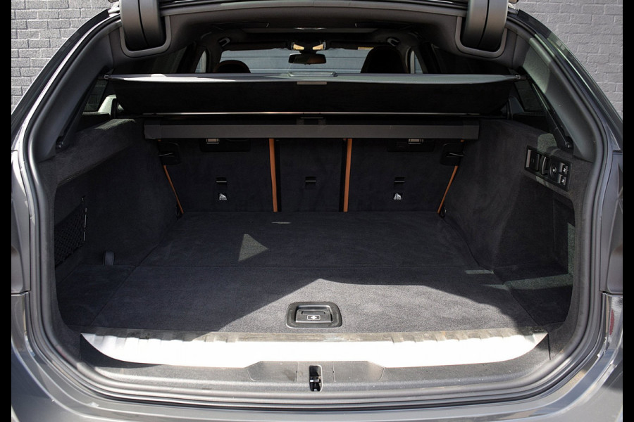 BMW 3 Serie Touring 330e*M-Pakket*Dak*Trekhaak*142Dkm*Keyless*2023*Dravit Grau*INDIVIDUAL*