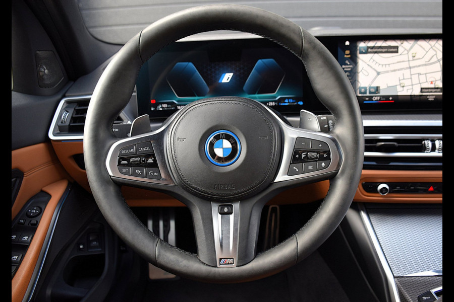 BMW 3 Serie Touring 330e*M-Pakket*Dak*Trekhaak*142Dkm*Keyless*2023*Dravit Grau*INDIVIDUAL*