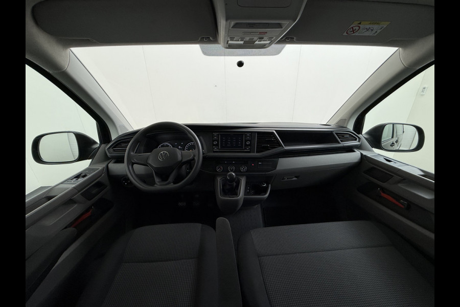 Volkswagen Transporter 2.0TDI Dubbele Cabine 6-Persoons L2H1 28 Navi* Apple Carplay Android Auto Airco Bluetooth Cruise Control Pdc Euro 6 Betonplex Vloer Wandbetimmering Achterdeuren 1e Eigenaar