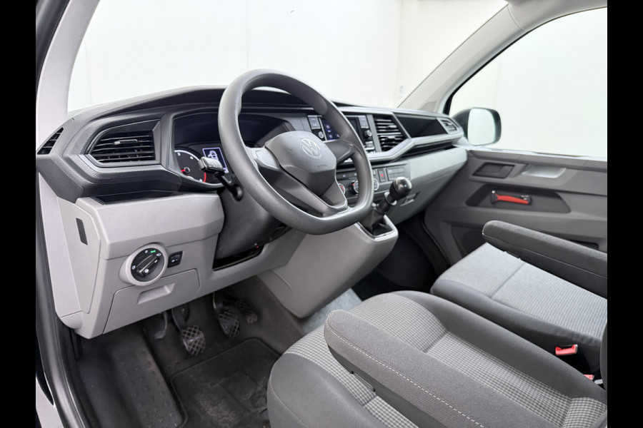 Volkswagen Transporter 2.0TDI Dubbele Cabine 6-Persoons L2H1 28 Navi* Apple Carplay Android Auto Airco Bluetooth Cruise Control Pdc Euro 6 Betonplex Vloer Wandbetimmering Achterdeuren 1e Eigenaar