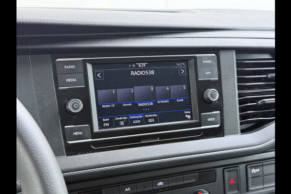 Volkswagen Transporter 2.0TDI Dubbele Cabine 6-Persoons L2H1 28 Navi* Apple Carplay Android Auto Airco Bluetooth Cruise Control Pdc Euro 6 Betonplex Vloer Wandbetimmering Achterdeuren 1e Eigenaar