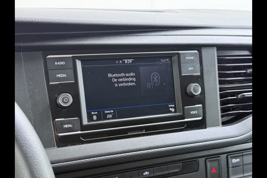 Volkswagen Transporter 2.0TDI Dubbele Cabine 6-Persoons L2H1 28 Navi* Apple Carplay Android Auto Airco Bluetooth Cruise Control Pdc Euro 6 Betonplex Vloer Wandbetimmering Achterdeuren 1e Eigenaar