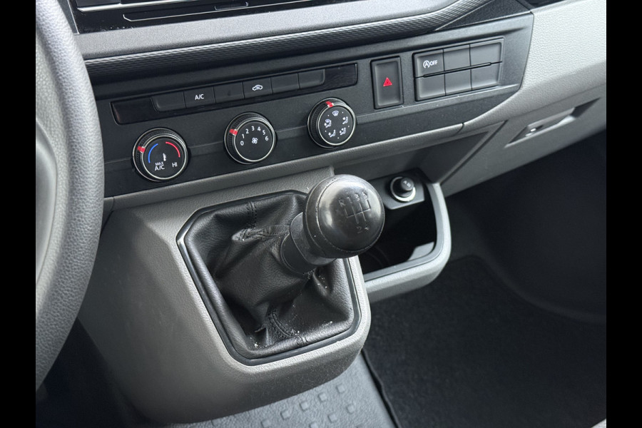 Volkswagen Transporter 2.0TDI Dubbele Cabine 6-Persoons L2H1 28 Navi* Apple Carplay Android Auto Airco Bluetooth Cruise Control Pdc Euro 6 Betonplex Vloer Wandbetimmering Achterdeuren 1e Eigenaar