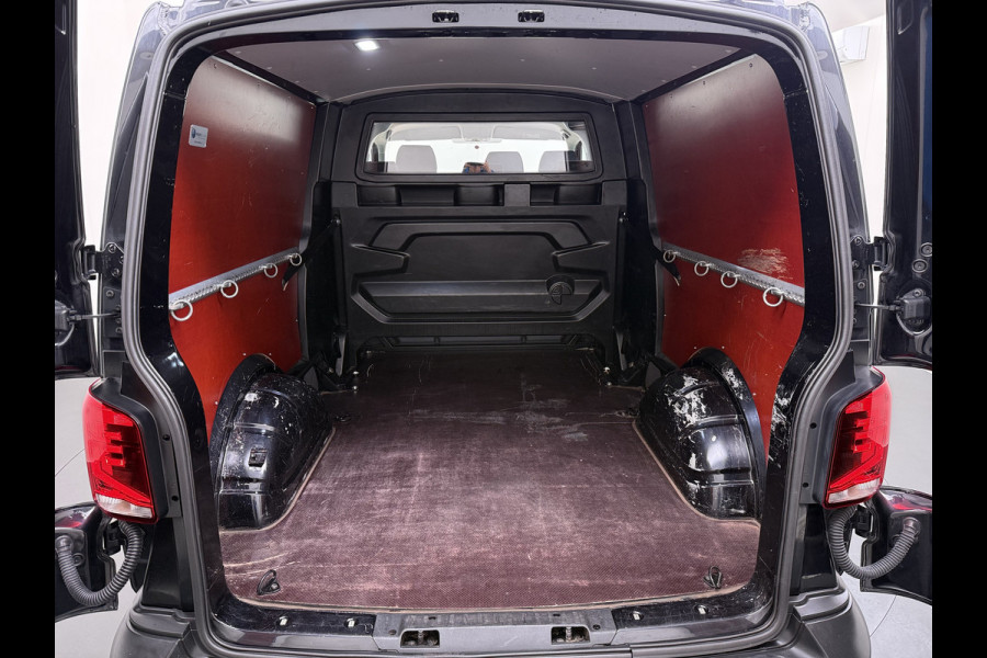 Volkswagen Transporter 2.0TDI Dubbele Cabine 6-Persoons L2H1 28 Navi* Apple Carplay Android Auto Airco Bluetooth Cruise Control Pdc Euro 6 Betonplex Vloer Wandbetimmering Achterdeuren 1e Eigenaar