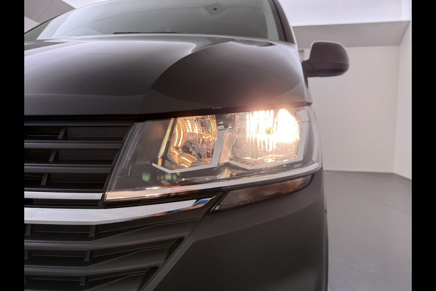 Volkswagen Transporter 2.0TDI Dubbele Cabine 6-Persoons L2H1 28 Navi* Apple Carplay Android Auto Airco Bluetooth Cruise Control Pdc Euro 6 Betonplex Vloer Wandbetimmering Achterdeuren 1e Eigenaar