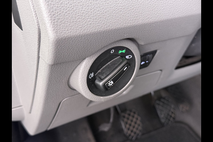 Volkswagen Transporter 2.0TDI Dubbele Cabine 6-Persoons L2H1 28 Navi* Apple Carplay Android Auto Airco Bluetooth Cruise Control Pdc Euro 6 Betonplex Vloer Wandbetimmering Achterdeuren 1e Eigenaar