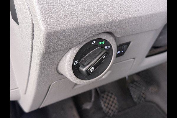 Volkswagen Transporter 2.0TDI Dubbele Cabine 6-Persoons L2H1 28 Navi* Apple Carplay Android Auto Airco Bluetooth Cruise Control Pdc Euro 6 Betonplex Vloer Wandbetimmering Achterdeuren 1e Eigenaar
