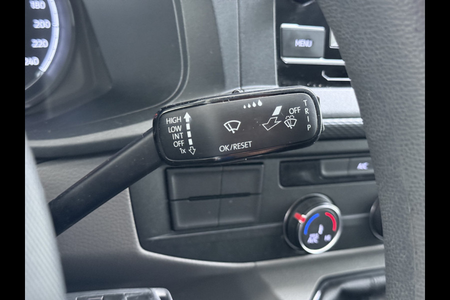 Volkswagen Transporter 2.0TDI Dubbele Cabine 6-Persoons L2H1 28 Navi* Apple Carplay Android Auto Airco Bluetooth Cruise Control Pdc Euro 6 Betonplex Vloer Wandbetimmering Achterdeuren 1e Eigenaar