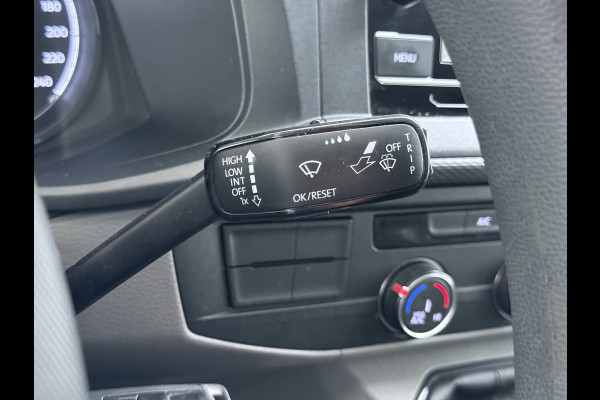 Volkswagen Transporter 2.0TDI Dubbele Cabine 6-Persoons L2H1 28 Navi* Apple Carplay Android Auto Airco Bluetooth Cruise Control Pdc Euro 6 Betonplex Vloer Wandbetimmering Achterdeuren 1e Eigenaar