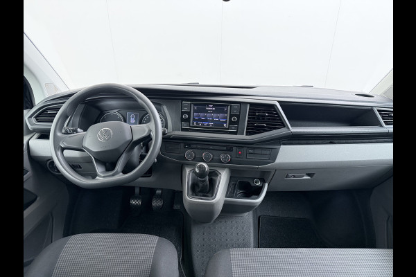 Volkswagen Transporter 2.0TDI Dubbele Cabine 6-Persoons L2H1 28 Navi* Apple Carplay Android Auto Airco Bluetooth Cruise Control Pdc Euro 6 Betonplex Vloer Wandbetimmering Achterdeuren 1e Eigenaar