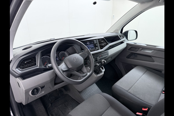 Volkswagen Transporter 2.0TDI Dubbele Cabine 6-Persoons L2H1 28 Navi* Apple Carplay Android Auto Airco Bluetooth Cruise Control Pdc Euro 6 Betonplex Vloer Wandbetimmering Achterdeuren 1e Eigenaar