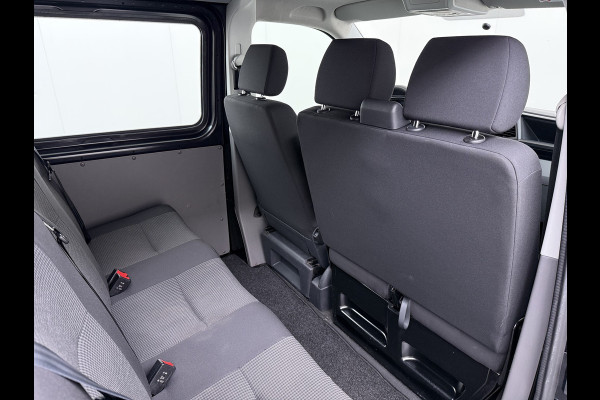 Volkswagen Transporter 2.0TDI Dubbele Cabine 6-Persoons L2H1 28 Navi* Apple Carplay Android Auto Airco Bluetooth Cruise Control Pdc Euro 6 Betonplex Vloer Wandbetimmering Achterdeuren 1e Eigenaar