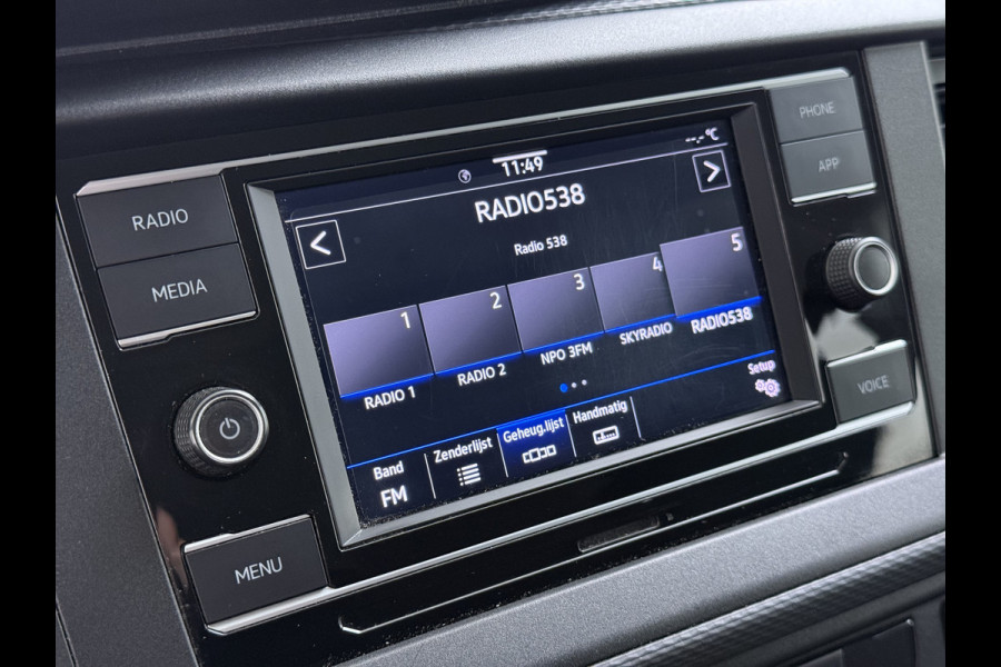 Volkswagen Transporter 2.0TDI Dubbele Cabine 6-Persoons L2H1 28 Navi* Apple Carplay Android Auto Airco Bluetooth Cruise Control Pdc Euro 6 Betonplex Vloer Wandbetimmering Achterdeuren 1e Eigenaar