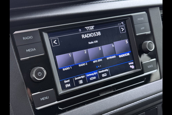 Volkswagen Transporter 2.0TDI Dubbele Cabine 6-Persoons L2H1 28 Navi* Apple Carplay Android Auto Airco Bluetooth Cruise Control Pdc Euro 6 Betonplex Vloer Wandbetimmering Achterdeuren 1e Eigenaar
