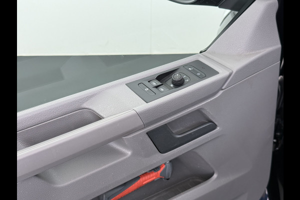 Volkswagen Transporter 2.0TDI Dubbele Cabine 6-Persoons L2H1 28 Navi* Apple Carplay Android Auto Airco Bluetooth Cruise Control Pdc Euro 6 Betonplex Vloer Wandbetimmering Achterdeuren 1e Eigenaar