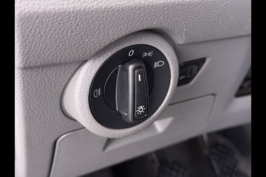 Volkswagen Transporter 2.0TDI Dubbele Cabine 6-Persoons L2H1 28 Navi* Apple Carplay Android Auto Airco Bluetooth Cruise Control Pdc Euro 6 Betonplex Vloer Wandbetimmering Achterdeuren 1e Eigenaar