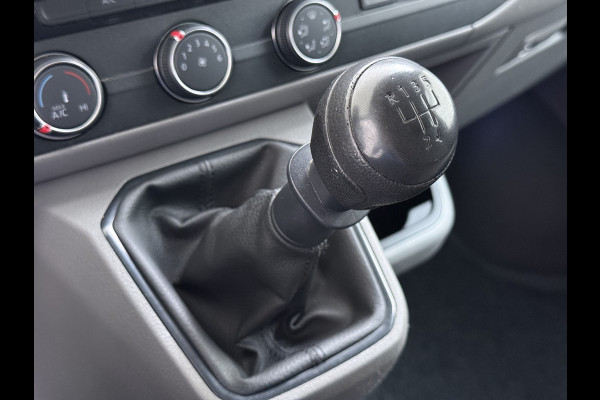 Volkswagen Transporter 2.0TDI Dubbele Cabine 6-Persoons L2H1 28 Navi* Apple Carplay Android Auto Airco Bluetooth Cruise Control Pdc Euro 6 Betonplex Vloer Wandbetimmering Achterdeuren 1e Eigenaar