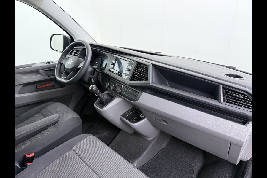 Volkswagen Transporter 2.0TDI Dubbele Cabine 6-Persoons L2H1 28 Navi* Apple Carplay Android Auto Airco Bluetooth Cruise Control Pdc Euro 6 Betonplex Vloer Wandbetimmering Achterdeuren 1e Eigenaar