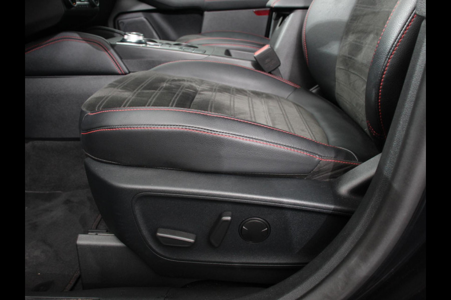 Ford Kuga 2.5 PHEV ST-Line X AUtomaat B&O Climate Control Navigatie Camera Elektrische Achterklep Verwarmbare voorstoelen Parkeersensoren voor & achter Verwarmbare voorruit Lichtmetalen velgen