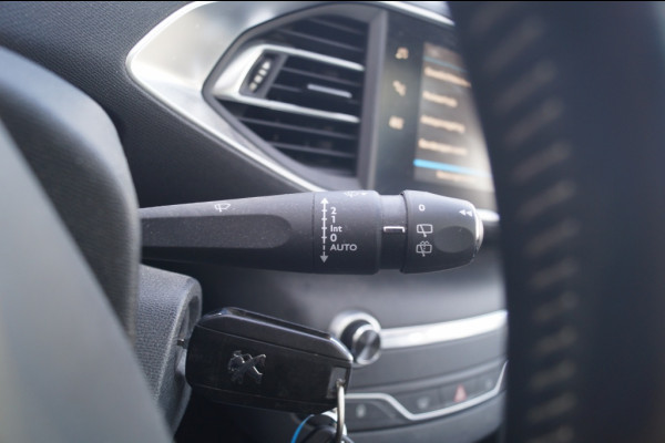 Peugeot 308 SW 1.2 PureTech 130pk Premium -PANO-ECC-CAM-TREKHAAK-