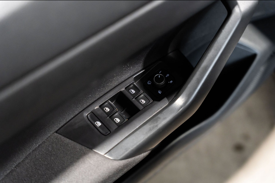 Volkswagen Taigo 1.5 TSI R-Line DSG PANO IQ CAMARA