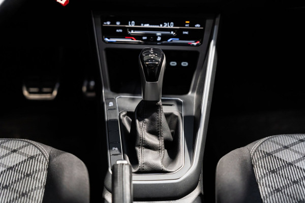 Volkswagen Taigo 1.5 TSI R-Line DSG PANO IQ CAMARA