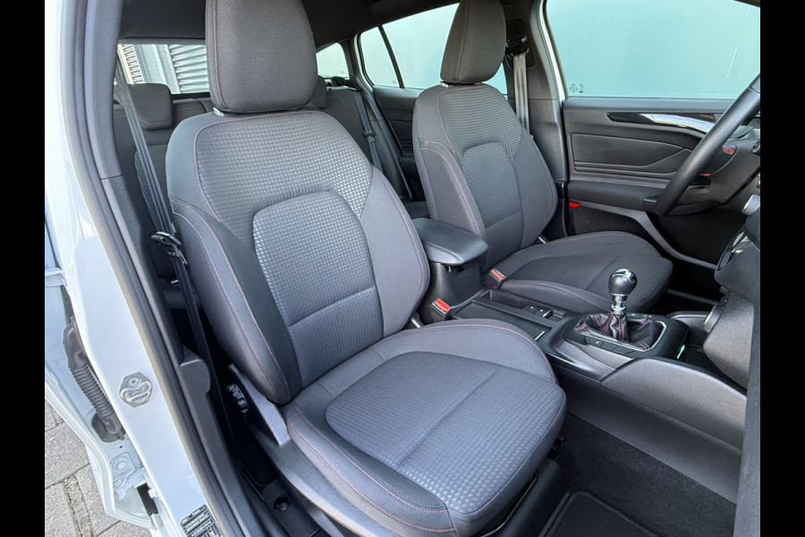 Ford FOCUS Wagon BWJ 2021 | 1.0T 126PK Hybrid ST Line Business | CAMERA | SPORTSTOELEN | CARPLAY | NAVI | CLIMA | PDC | 17'' LMV |