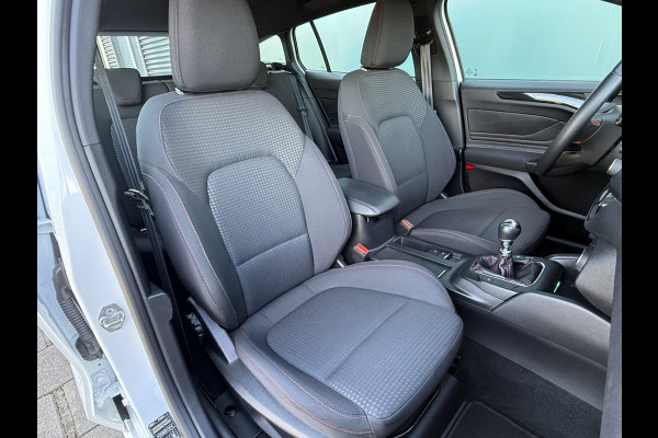 Ford FOCUS Wagon BWJ 2021 | 1.0T 126PK Hybrid ST Line Business | CAMERA | SPORTSTOELEN | CARPLAY | NAVI | CLIMA | PDC | 17'' LMV |