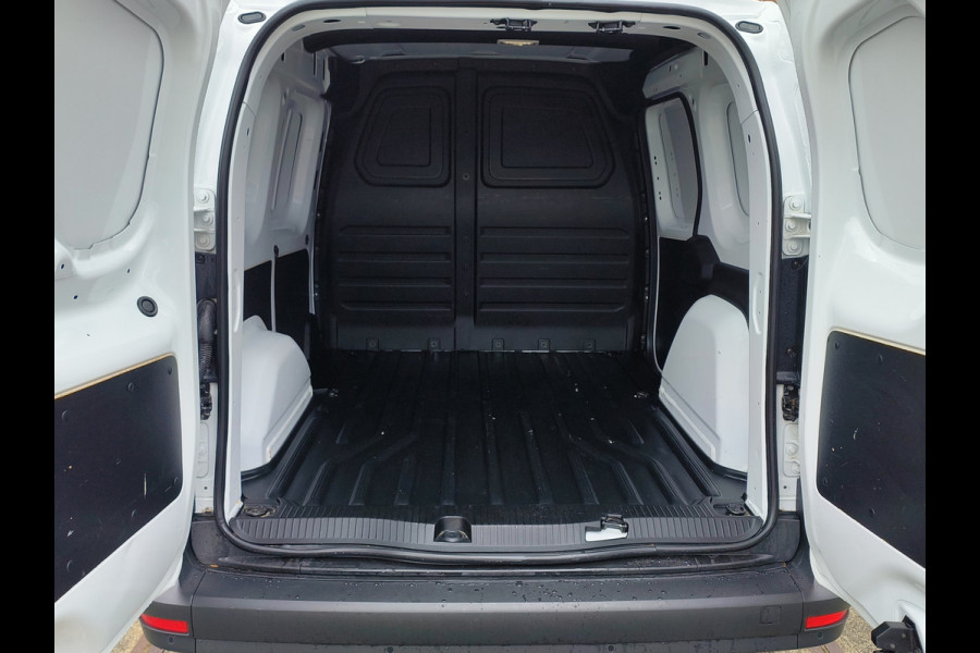 Mercedes-Benz Citan 110 L1 Pro 3 zits, apple/android BENZINE !!!! Rijklaar + 6 maanden Bovag-garantie Henk Jongen Auto's in Helmond,  al 50 jaar service zoals 't hoort!