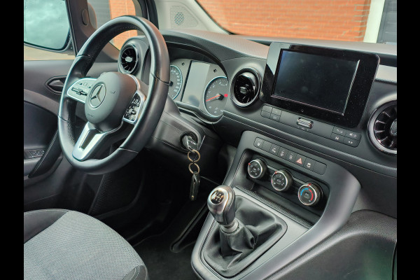 Mercedes-Benz Citan 110 L1 Pro 3 zits, apple/android BENZINE !!!! Rijklaar + 6 maanden Bovag-garantie Henk Jongen Auto's in Helmond,  al 50 jaar service zoals 't hoort!