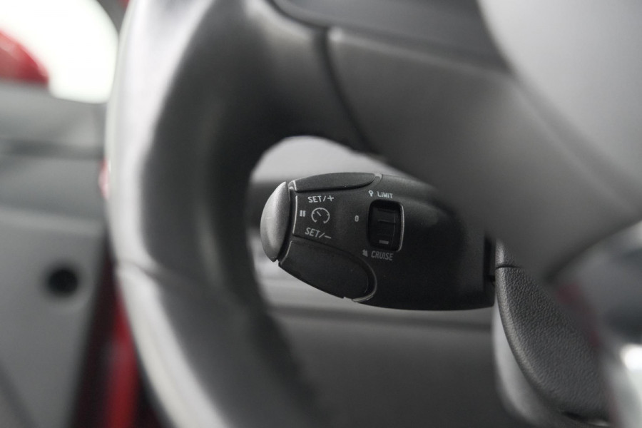 Peugeot 2008 PureTech 110 Blue Lion | Trekhaak | Apple Carplay | Cruise Control | Parkeersensoren