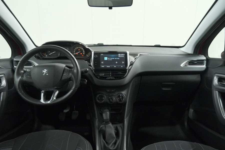 Peugeot 2008 PureTech 110 Blue Lion | Trekhaak | Apple Carplay | Cruise Control | Parkeersensoren