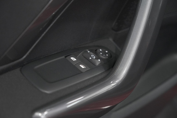 Peugeot 2008 PureTech 110 Blue Lion | Trekhaak | Apple Carplay | Cruise Control | Parkeersensoren