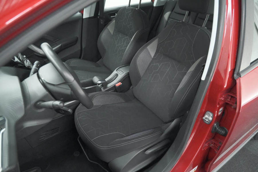 Peugeot 2008 PureTech 110 Blue Lion | Trekhaak | Apple Carplay | Cruise Control | Parkeersensoren