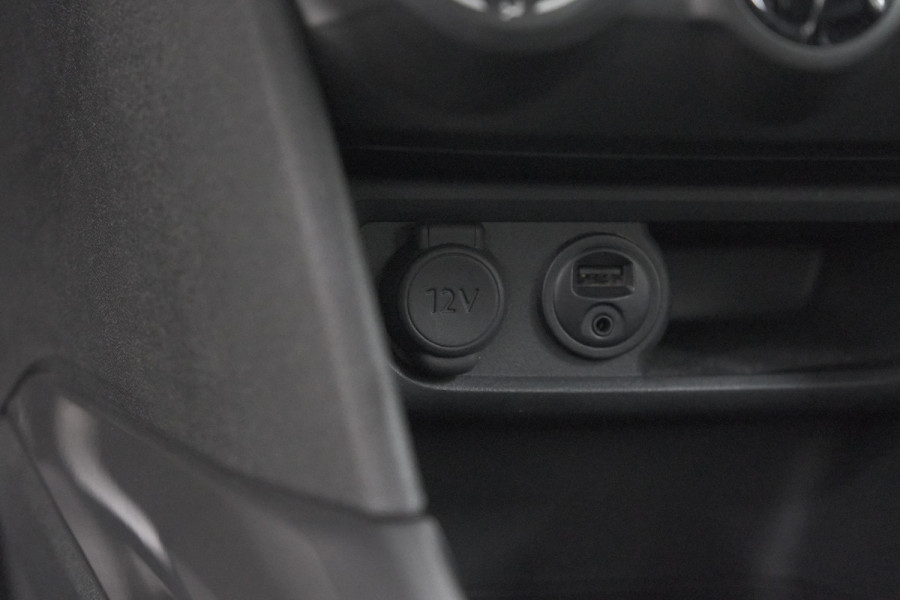 Peugeot 2008 PureTech 110 Blue Lion | Trekhaak | Apple Carplay | Cruise Control | Parkeersensoren