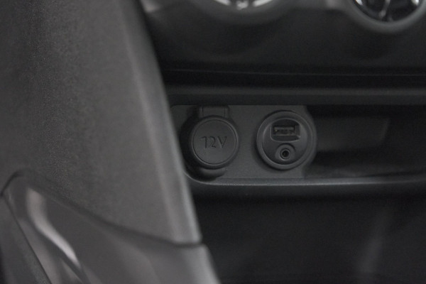 Peugeot 2008 PureTech 110 Blue Lion | Trekhaak | Apple Carplay | Cruise Control | Parkeersensoren
